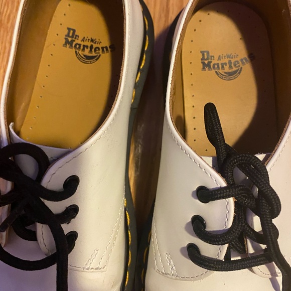 DR MARTEN SHOES, white leather oxfords, size 7. - Picture 6 of 11